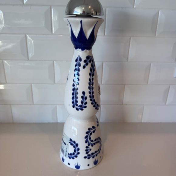 Clase Azul Reposado Tequila Ceramic Bottle Decanter Agave Emble - Bottle 750ML - Picture 5 of 5